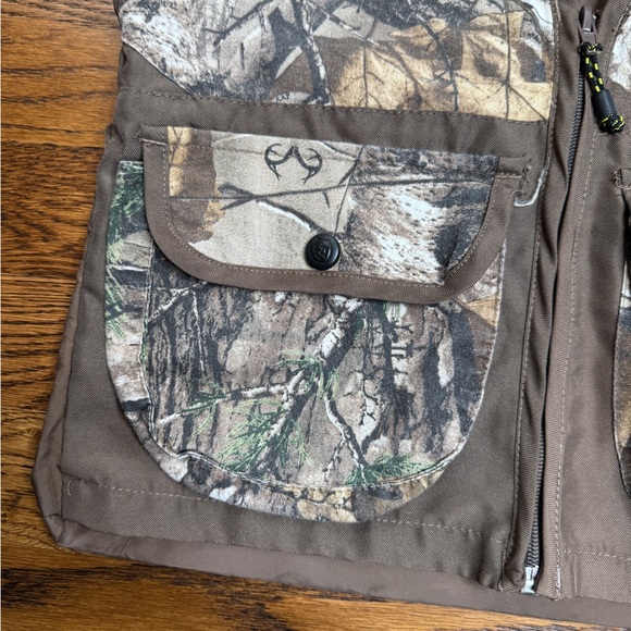 Game Winner Realtree Camouflage Hunting Vest - Picture 5 of 14